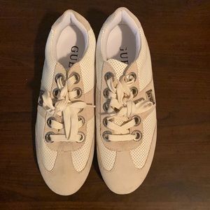 VINTAGE GUESS SHOES